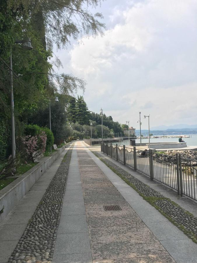 Antico Borgo Apartment Desenzano del Garda Bagian luar foto