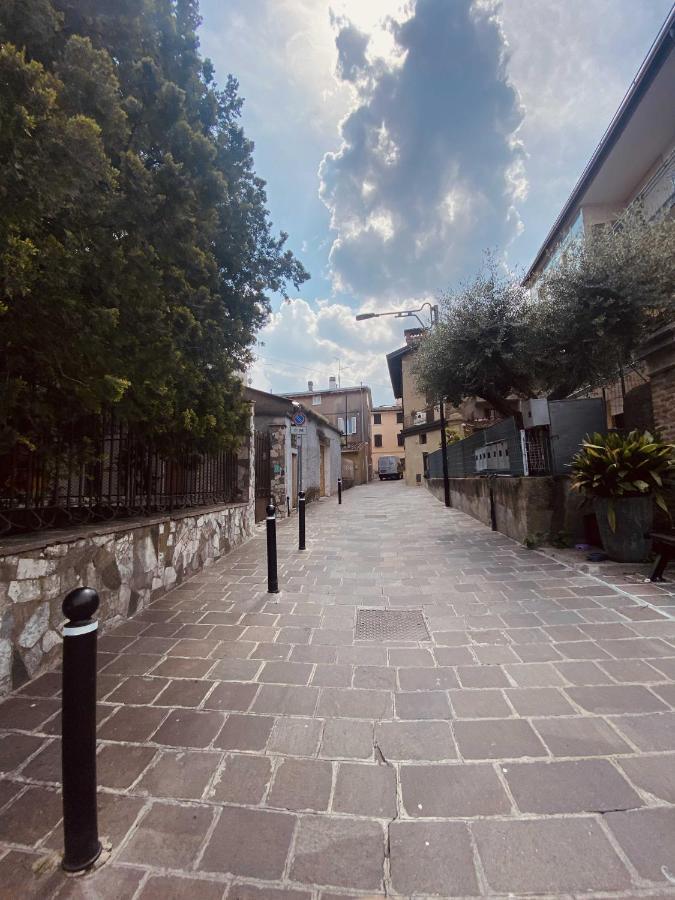Antico Borgo Apartment Desenzano del Garda Bagian luar foto