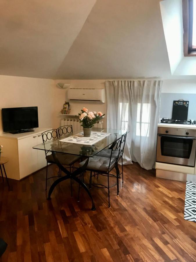 Antico Borgo Apartment Desenzano del Garda Bagian luar foto