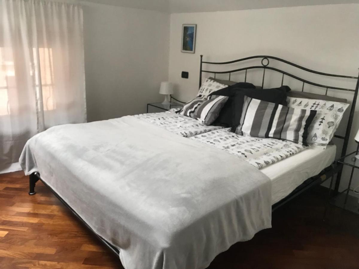 Antico Borgo Apartment Desenzano del Garda Bagian luar foto