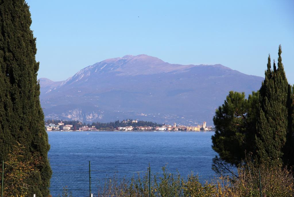 Antico Borgo Apartment Desenzano del Garda Bagian luar foto