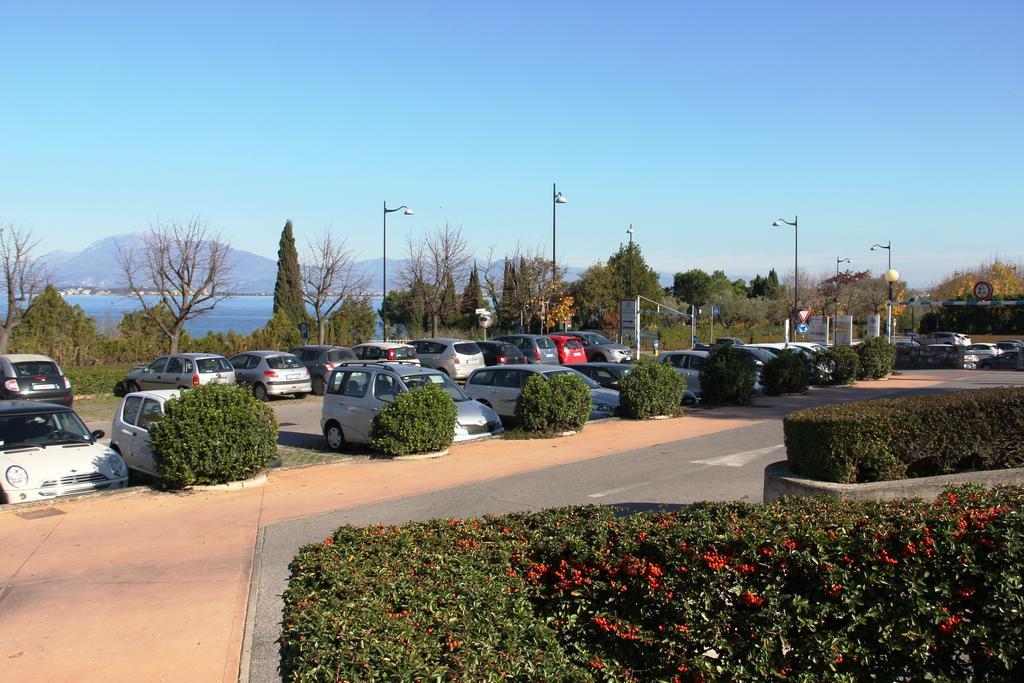 Antico Borgo Apartment Desenzano del Garda Ruang foto